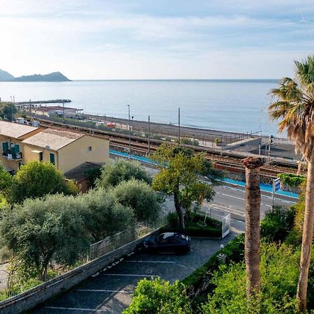 Real Park Hotel Cavi di Lavagna Luaran gambar