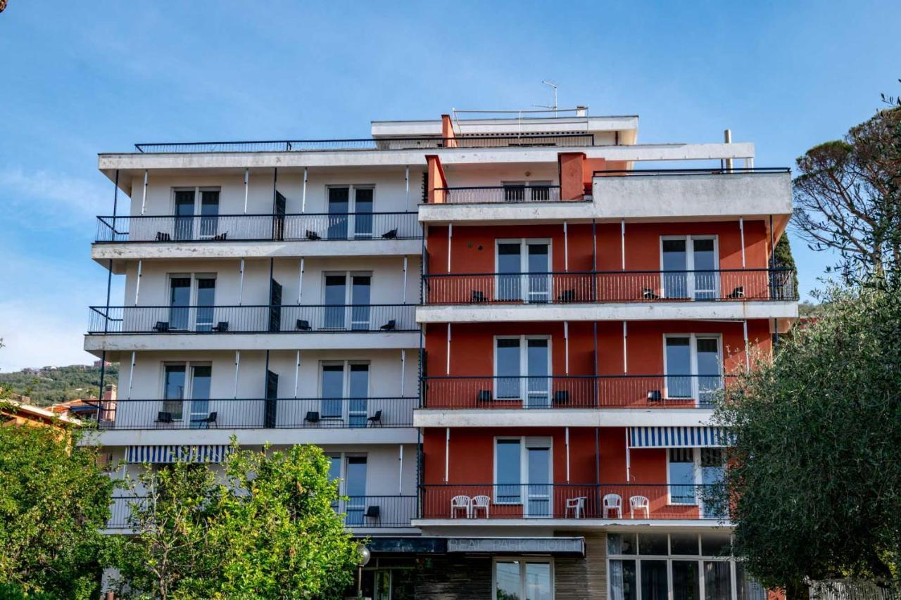 Real Park Hotel Cavi di Lavagna Luaran gambar