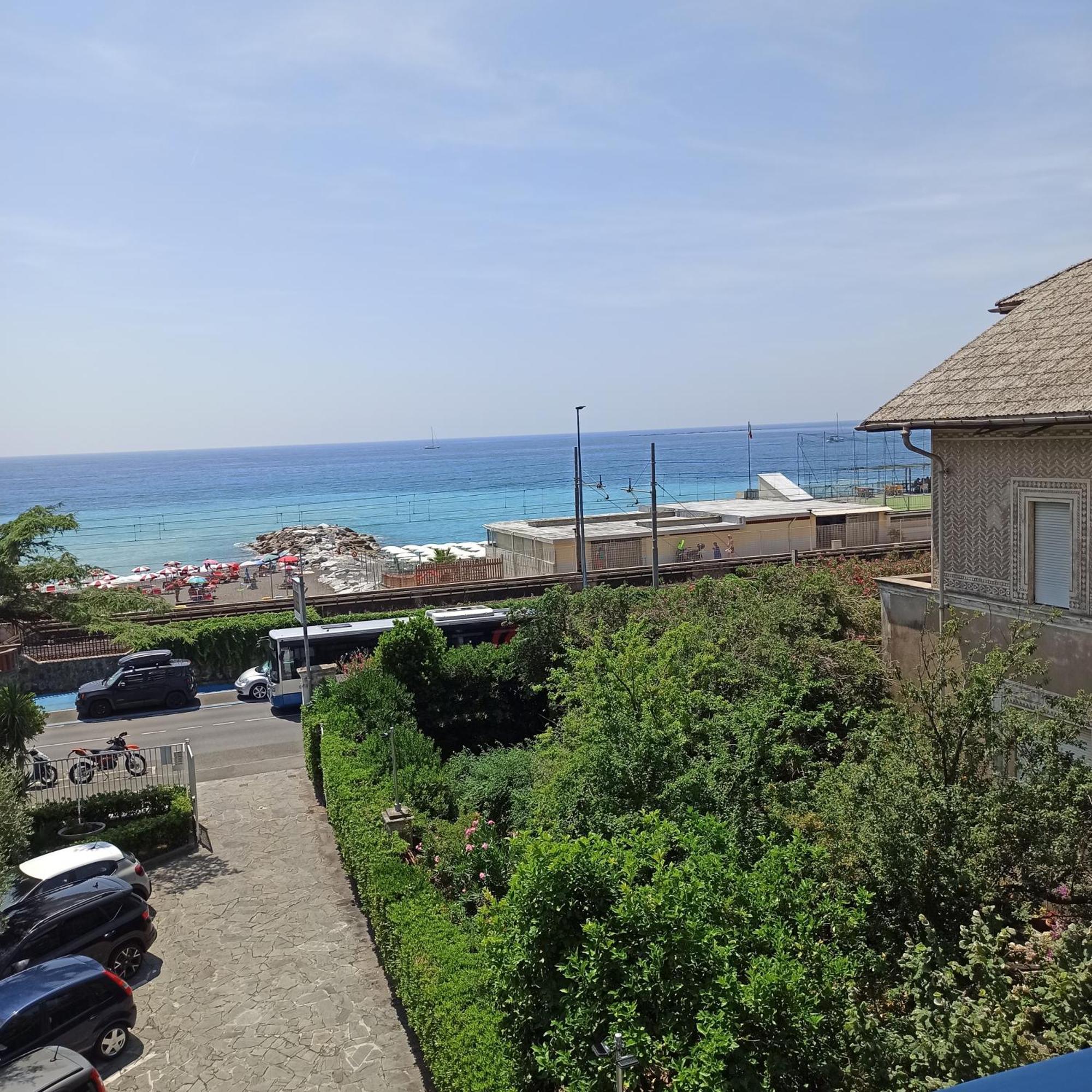 Real Park Hotel Cavi di Lavagna Luaran gambar