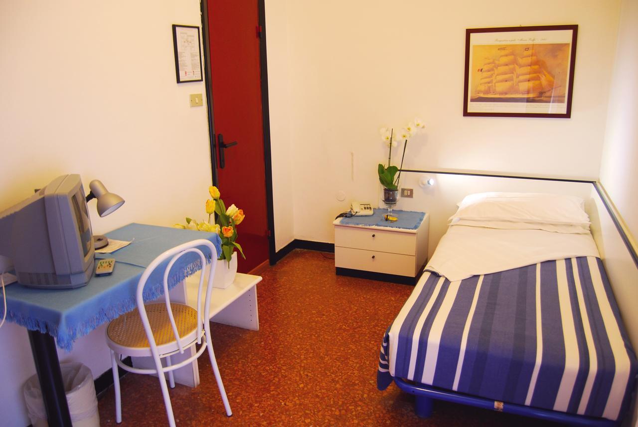 Real Park Hotel Cavi di Lavagna Bilik gambar