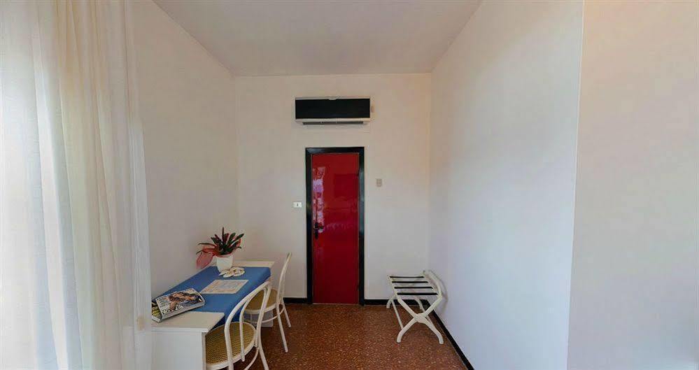 Real Park Hotel Cavi di Lavagna Luaran gambar